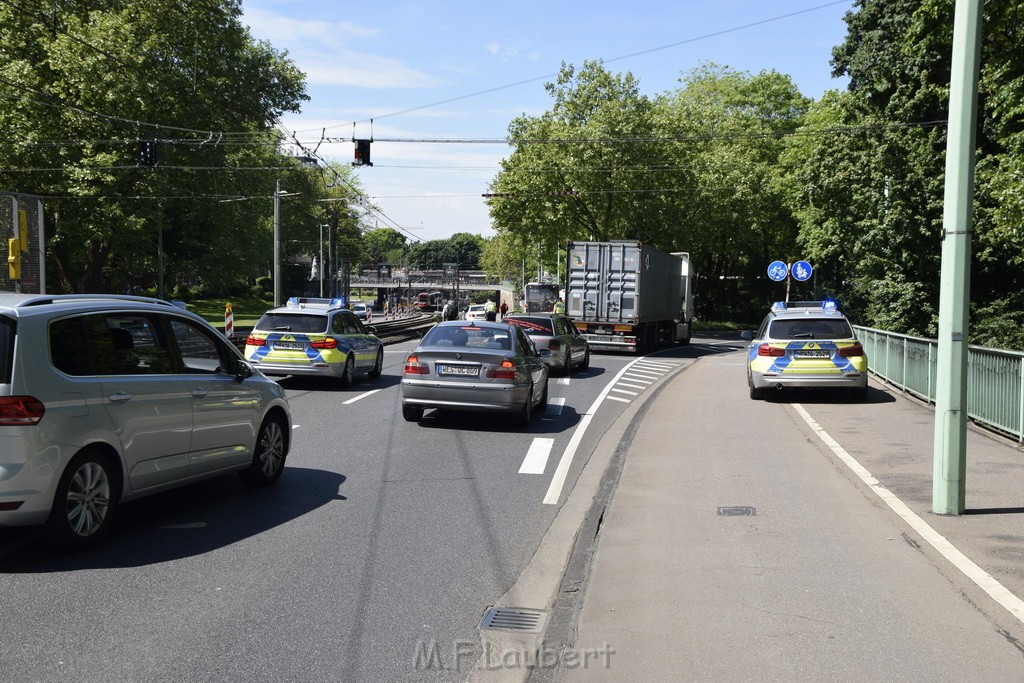 VU Schulbus Taxi Severinsbruecke Rich Innenstadt P67.JPG - Miklos Laubert